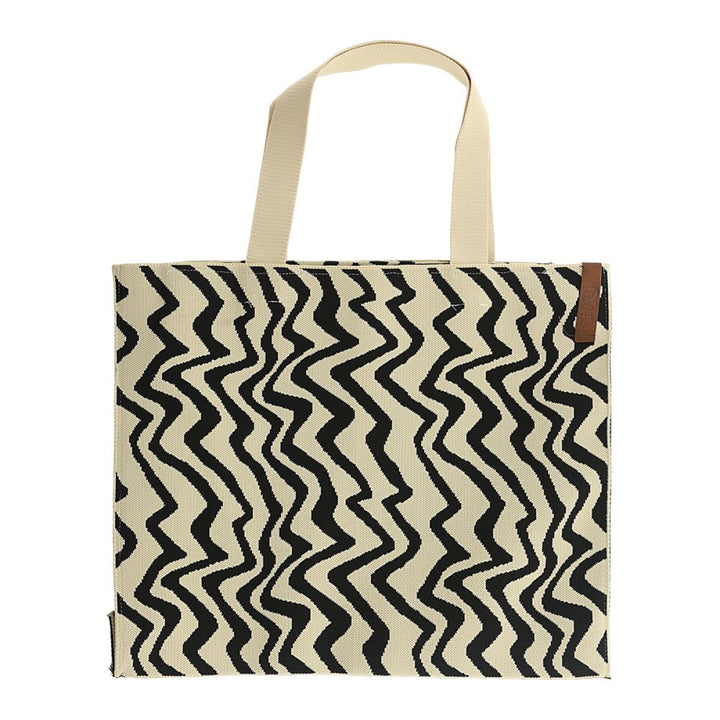Lot83 Shopper Lara