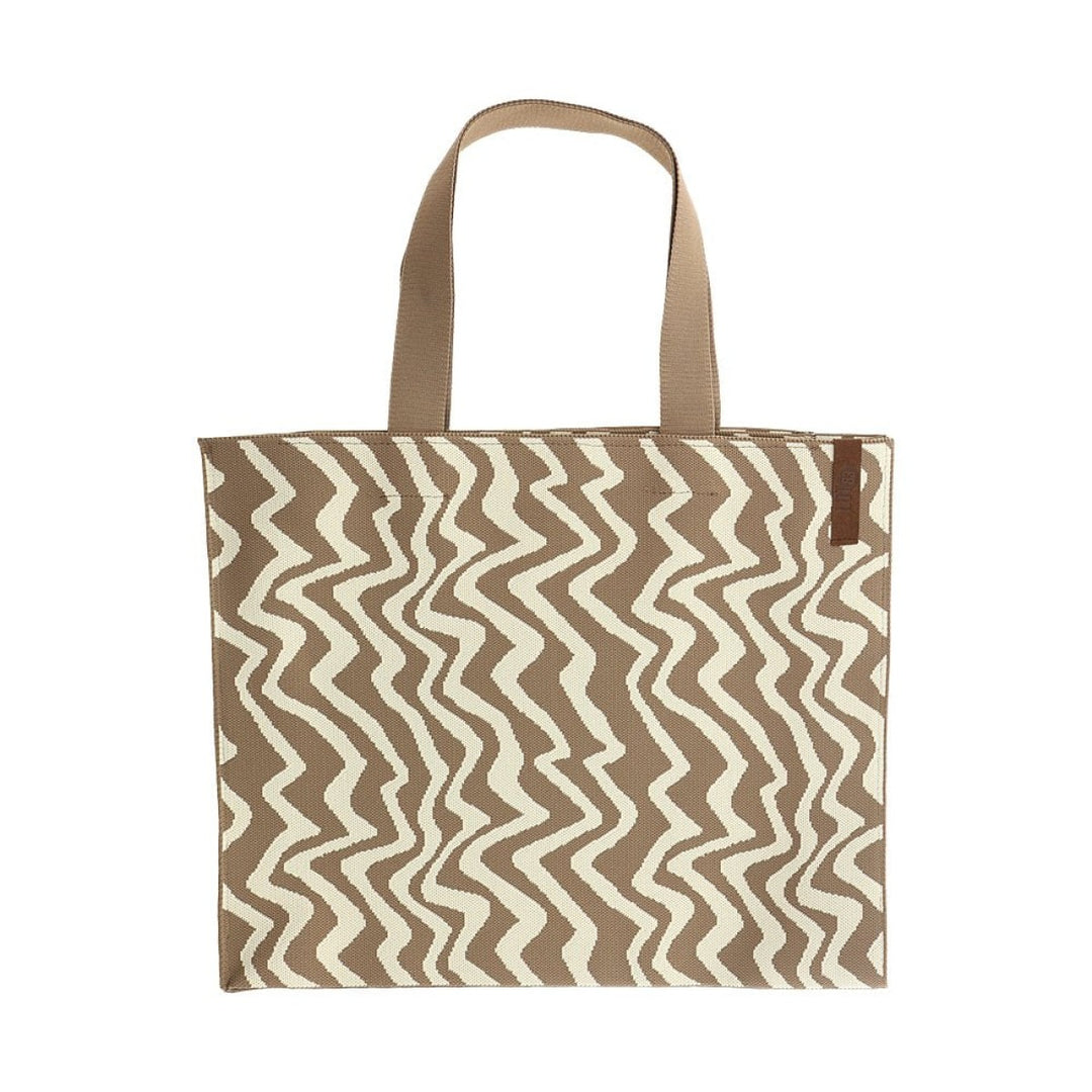 Lot83 Shopper Lara