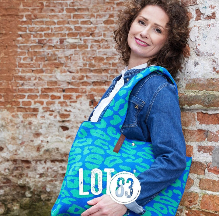 Lot83 Tas Lara