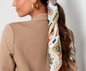 De veelzijdigheid van het vierkantje sjaaltje